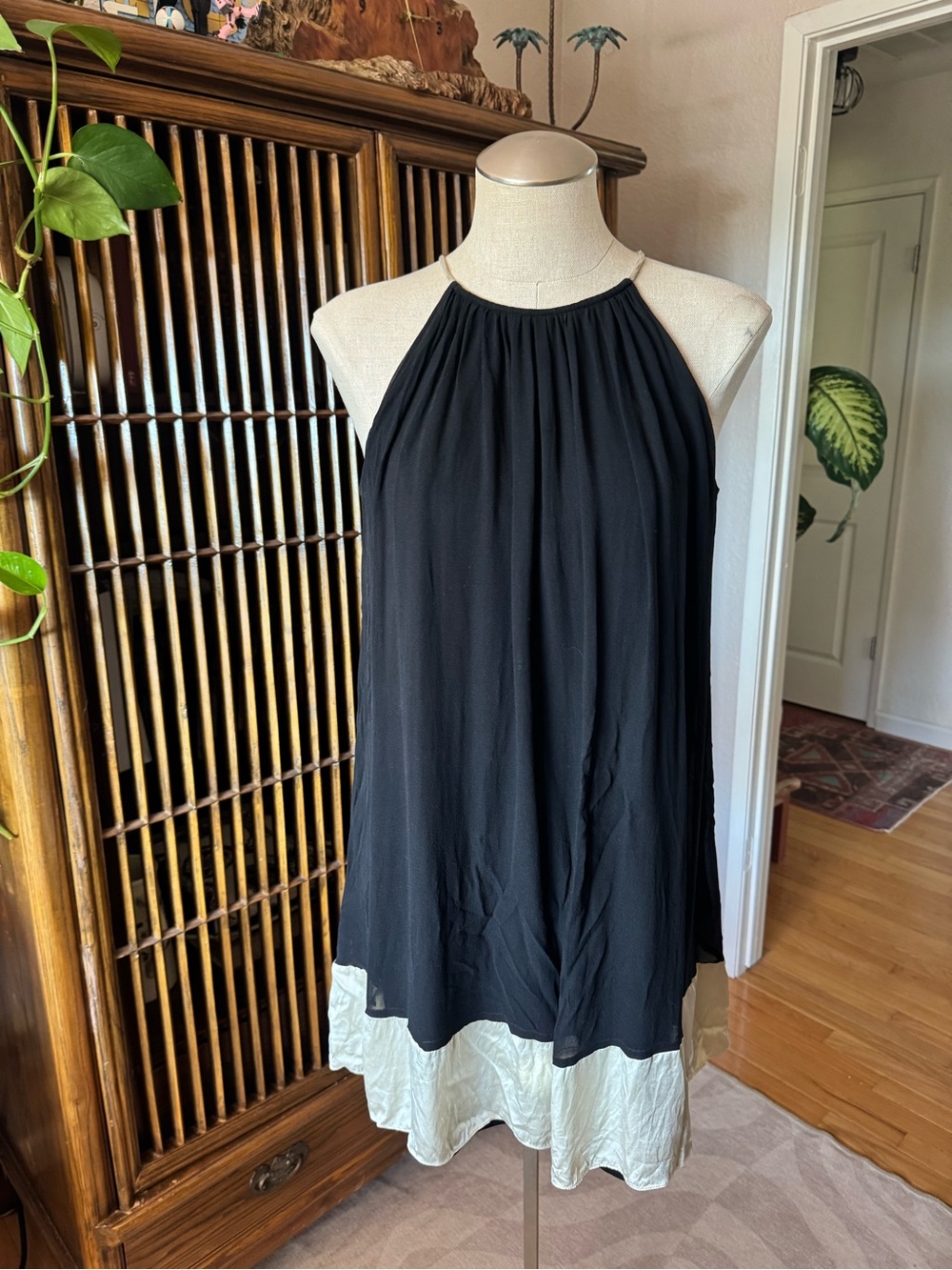 Maggy london 100% silk colorblock dress